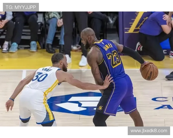 里程碑之夜库里达成两万六千分成NBA历史第二十二人传奇